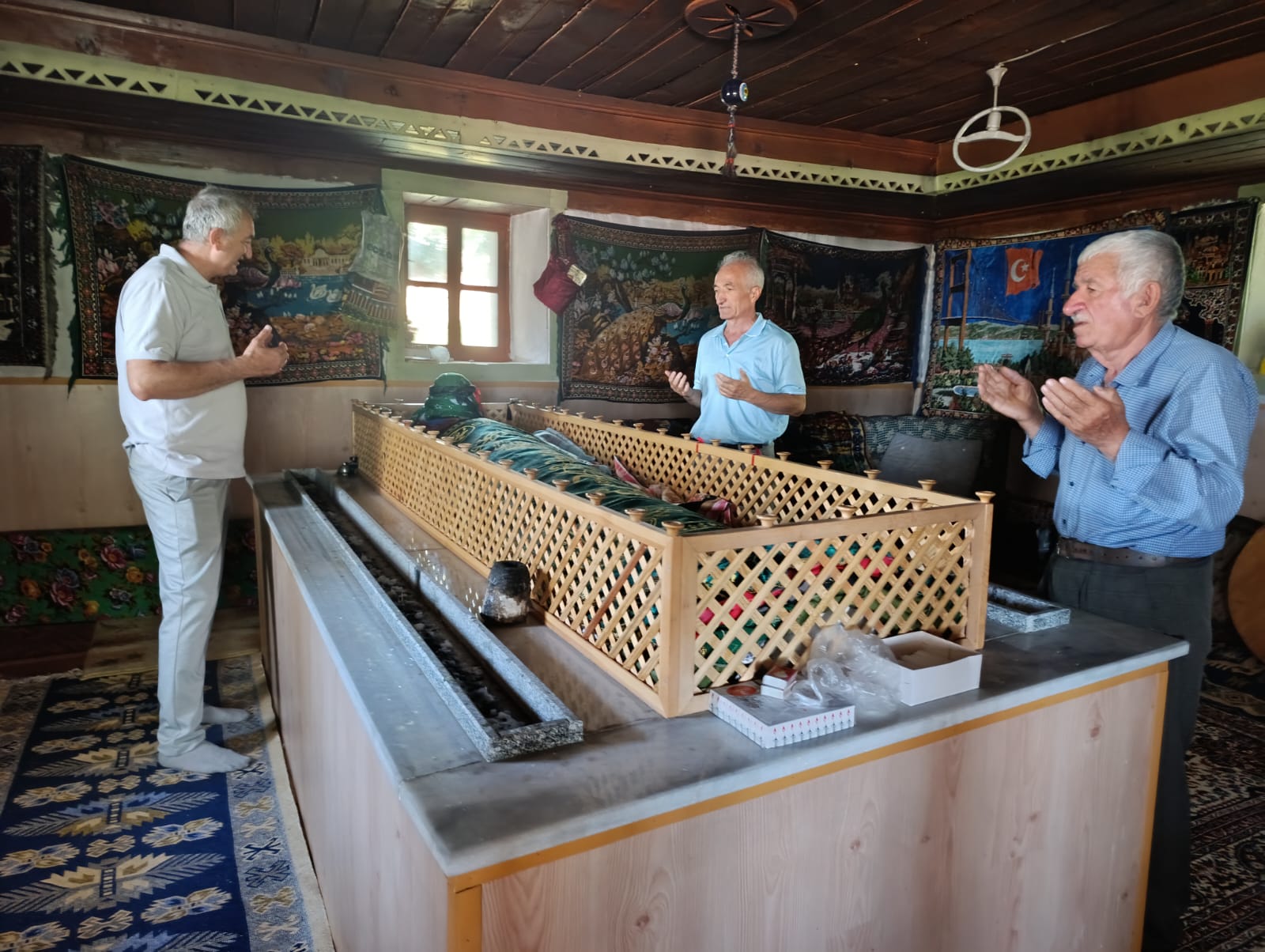 Gediz Akçaalan’daki Eren Ve Evliyalara Ziyaretçi Akını