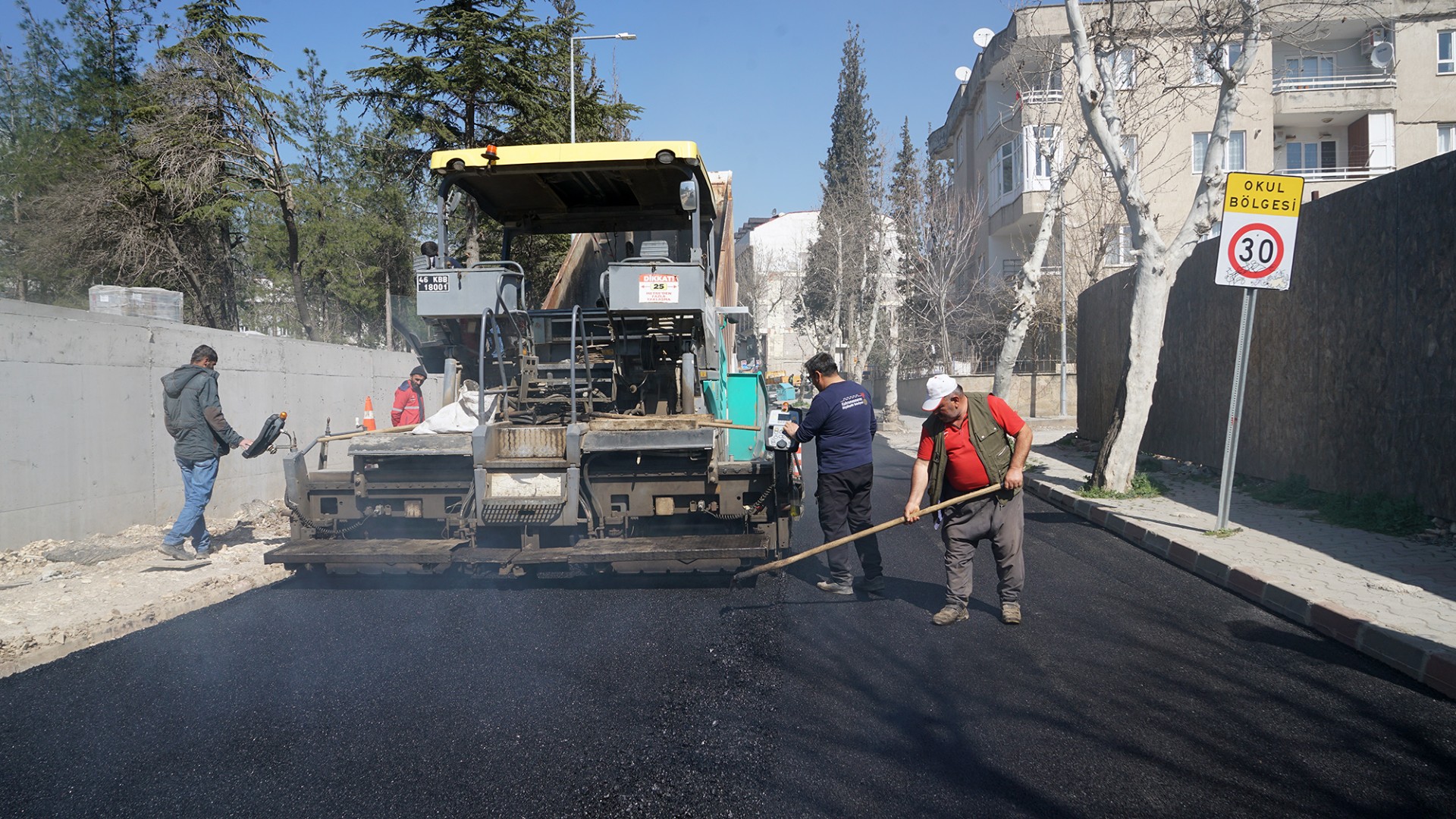 Dulkadiroğlu’nda Yol Yenilemelerini Sürdürüyor