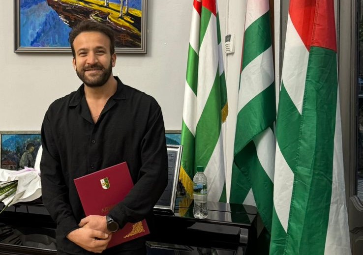 KGK üyesi gazeteciye Abhazya’dan ödül
