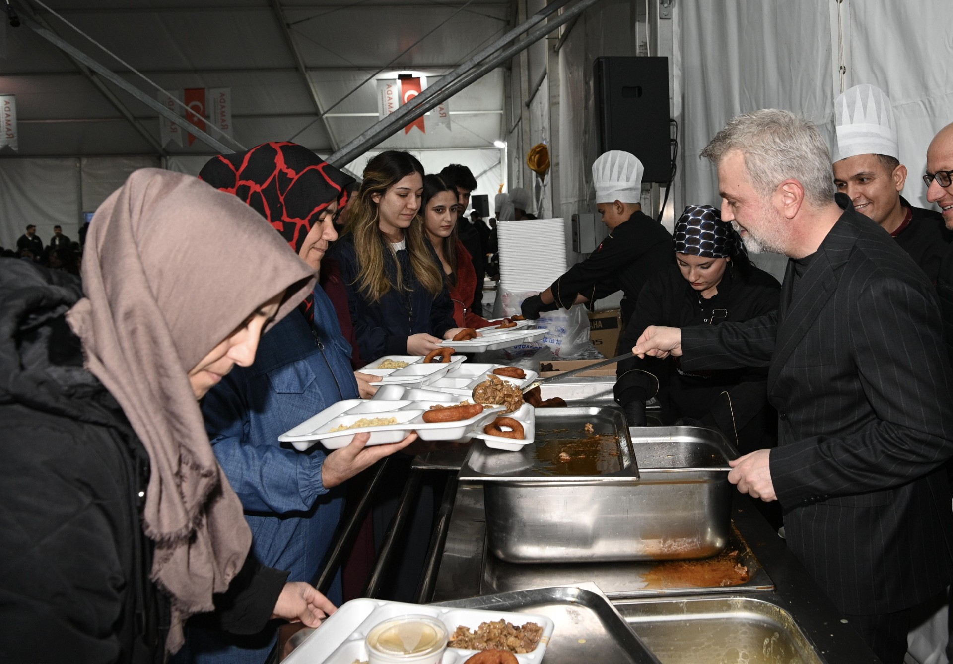 Bol Kepçe Kavurma İkram Edildi
