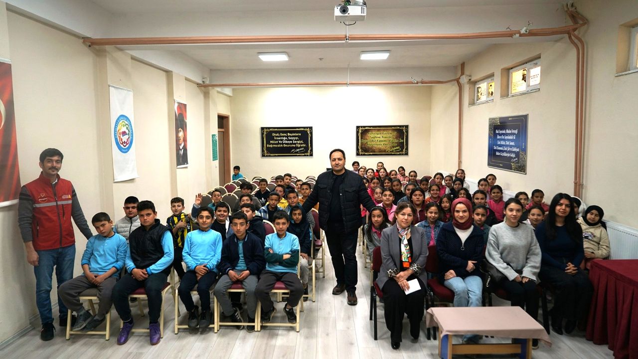 Halk Sağlığı İçin Okullarda Bilinçlendirme Atağı