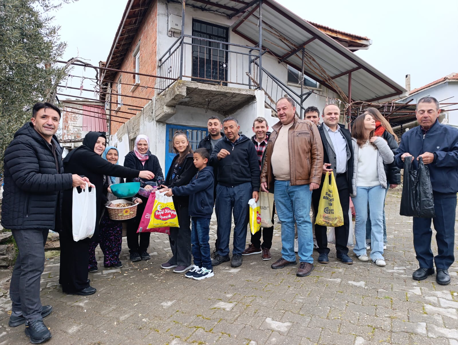 Gördes Kuşluk Köyü’nde Bayram Geleneği Yüzyıllardır Sürüyor