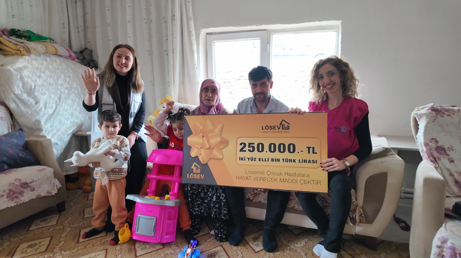 LÖSEV’den kanserle mücadele eden çocuklara 250 bin tl’lik destek