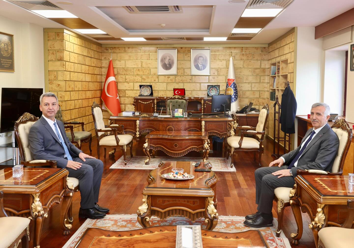 Rektör Okumuş, Vali  Ünlüer ziyaret etti.