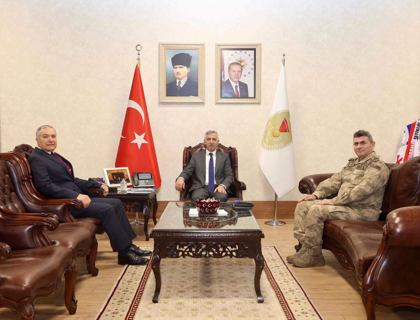 Komutanlardan Valiye Ziyaret