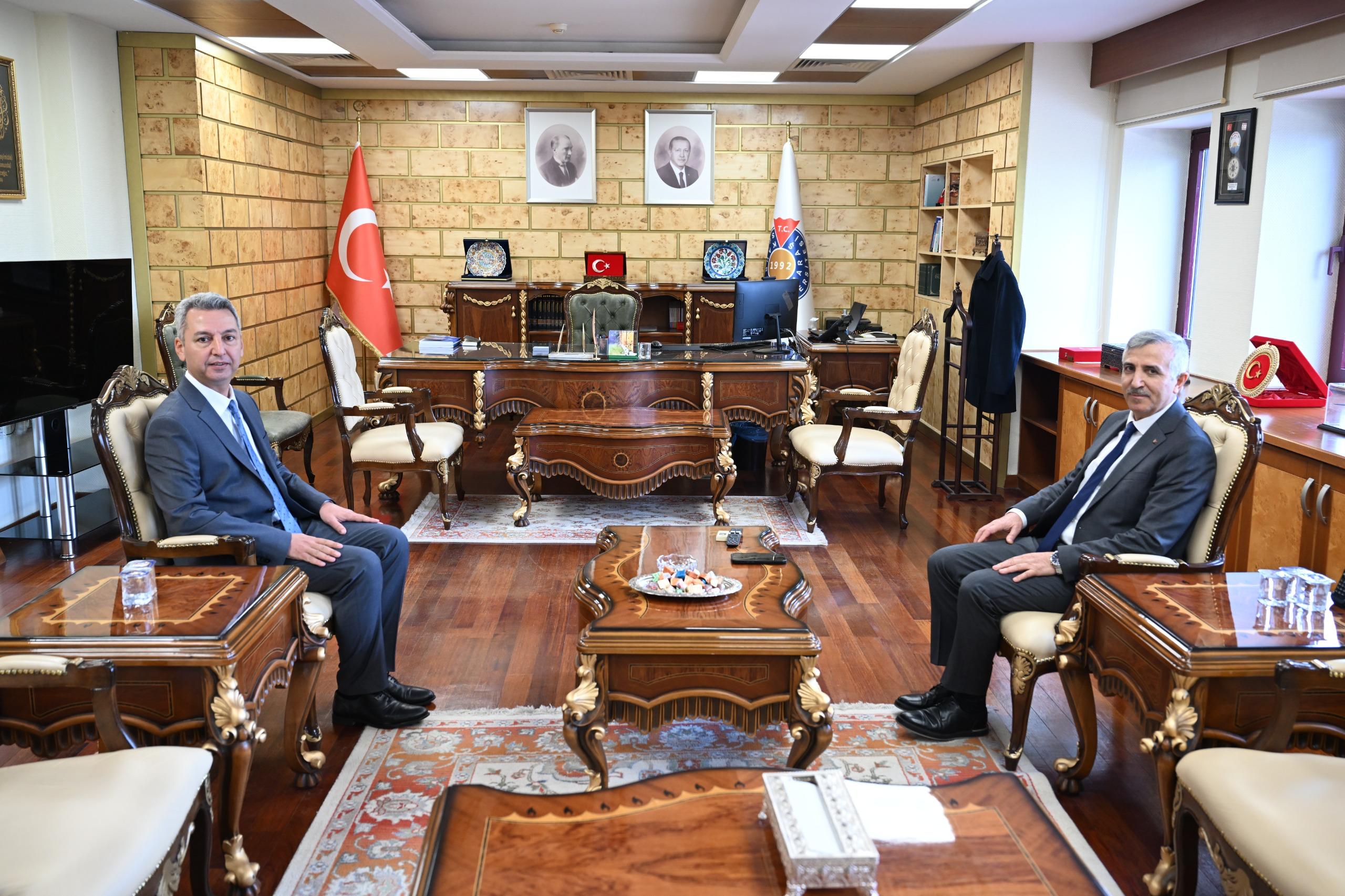 Vali Ünlüer’den Rektör Okumuş’a Hayırlı Olsun Ziyareti