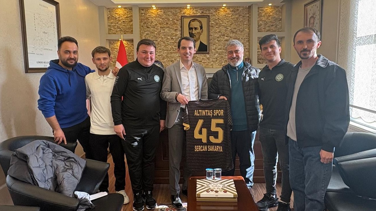 Altıntaşspor Kulübü Yönetici Ve Futbolcuları Kaymakamı Ziyaret Etti