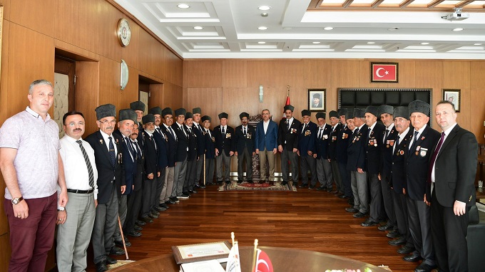 KIBRIS GAZİLERİNDEN BAŞKAN GÜNGÖR’E TEŞEKKÜR ZİYARETİ