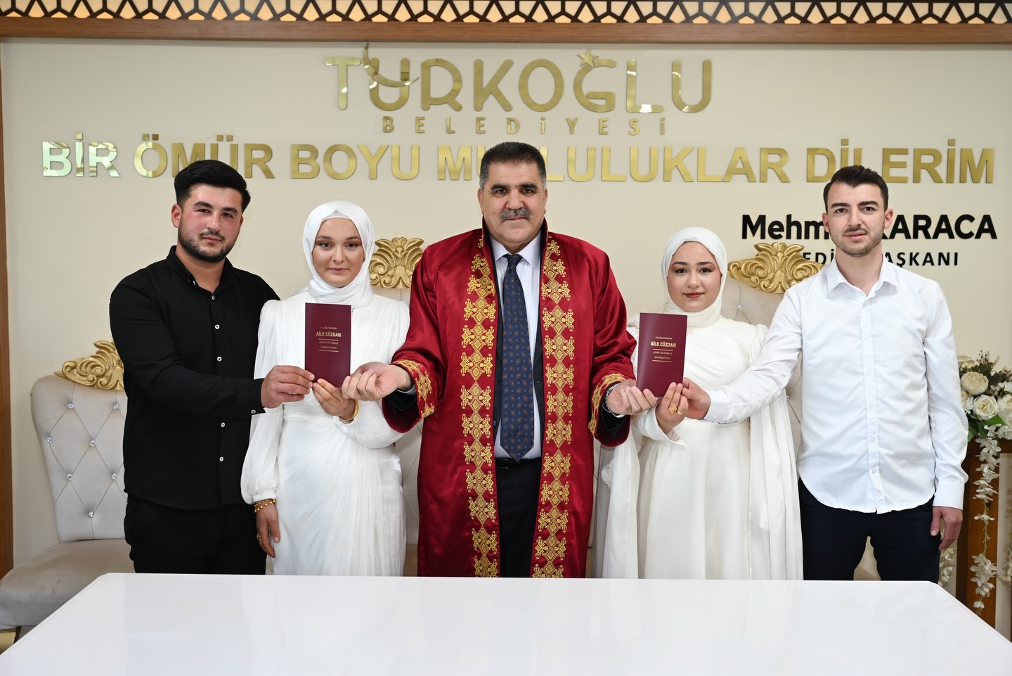 AYNI NİKÂH MASASINDA ÇİFTE MUTLULUK!