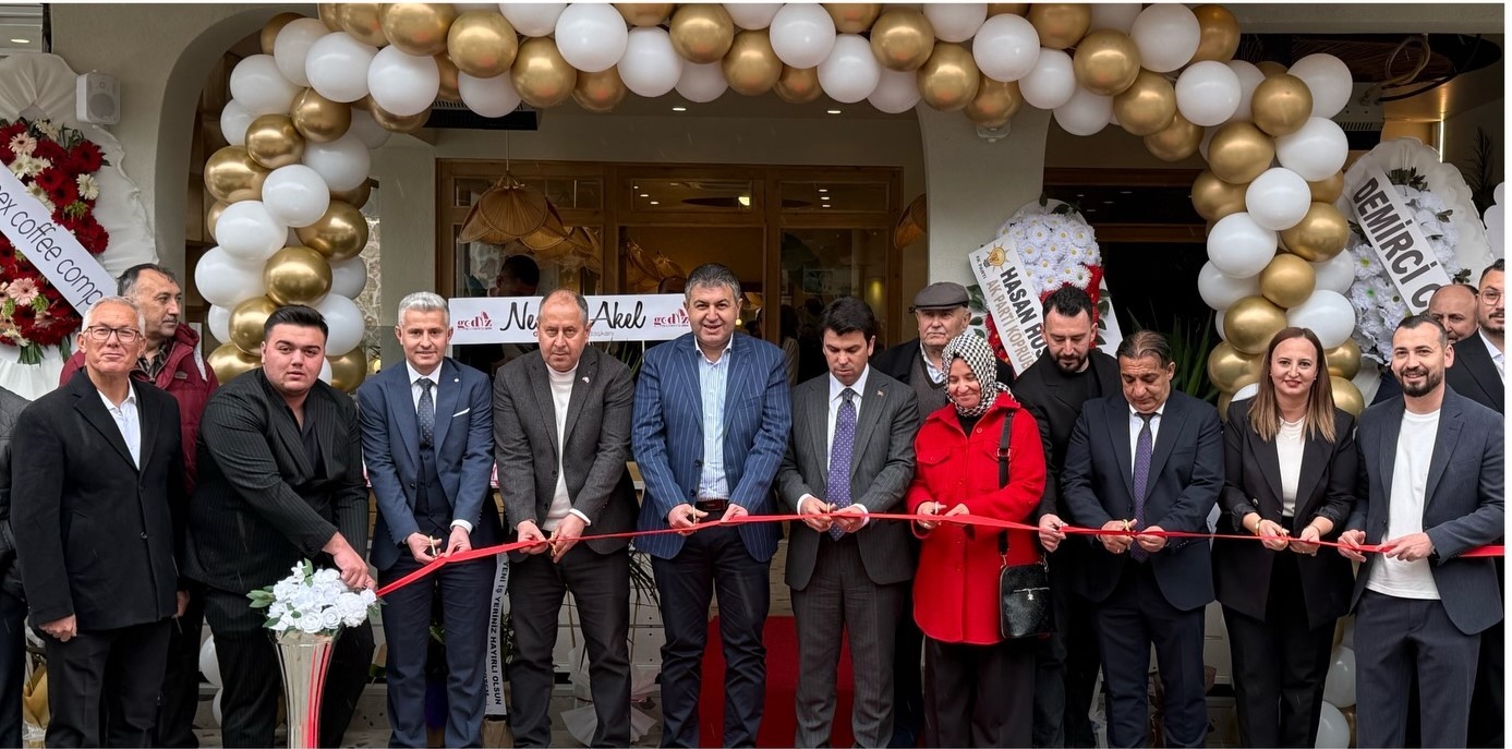 Kütahya Gediz Protokolü Tam Kadro Cafe Açılışındaydı