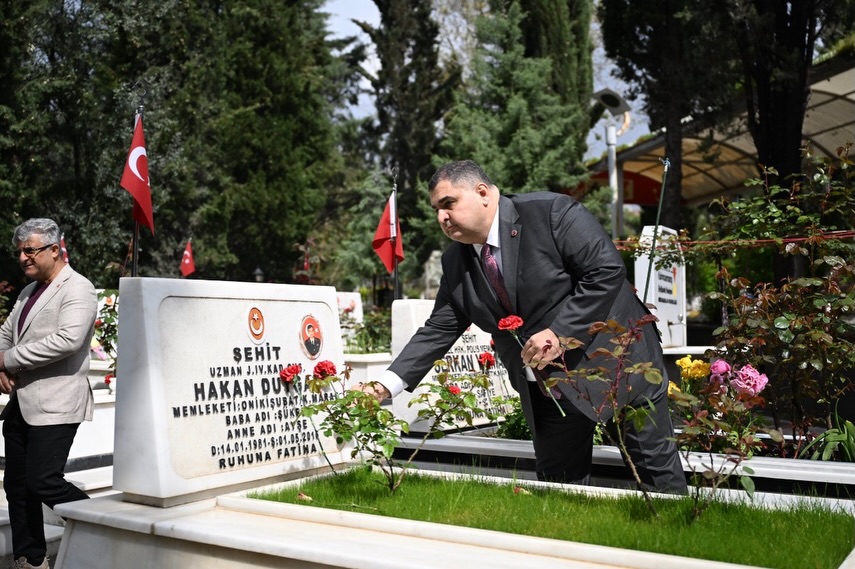 Mehmet Beşen’den Şehit Polislerin Kabirlerine Anlamlı Ziyaret
