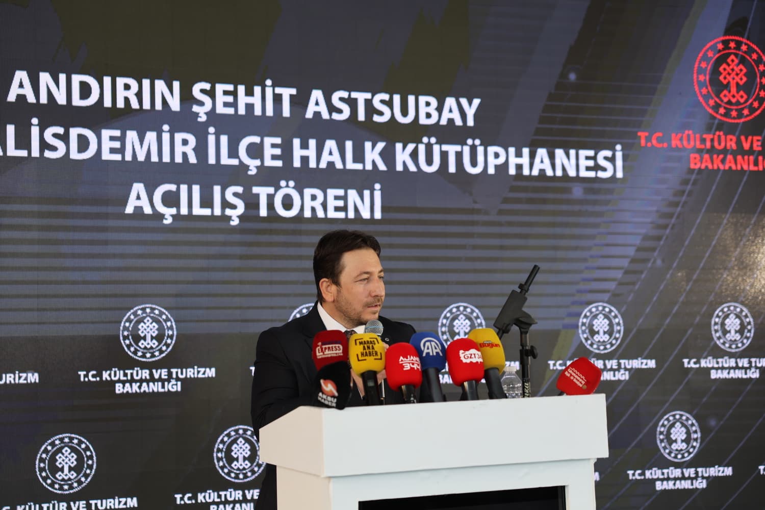 Andırın’da Modern İlçe Halk Kütüphanesi Hizmete Açıldı