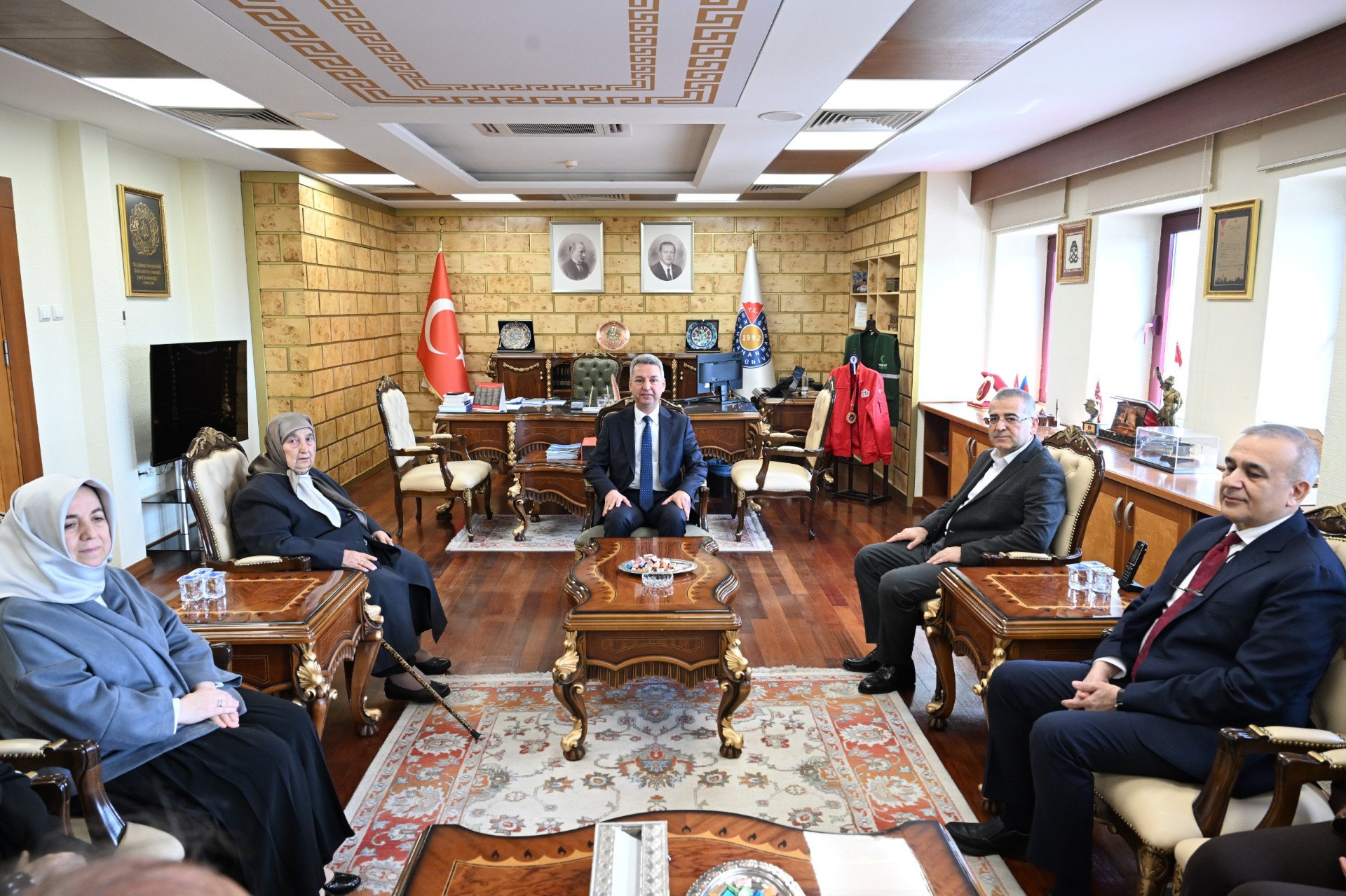 Hayırsever Ayranpınar Ailesi