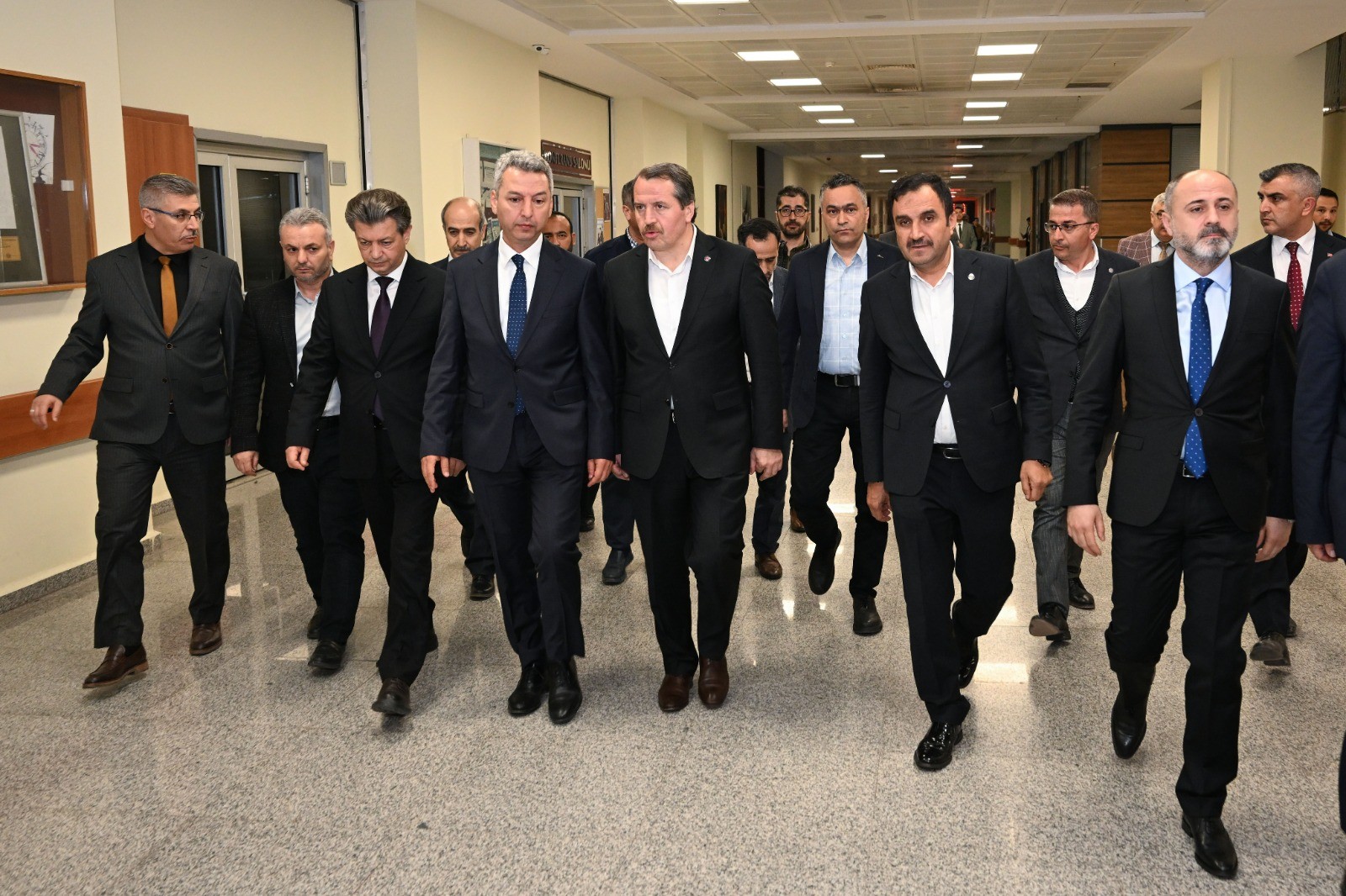 Hastanesinde Tedavi Gören Yaralıları Ziyaret Etti