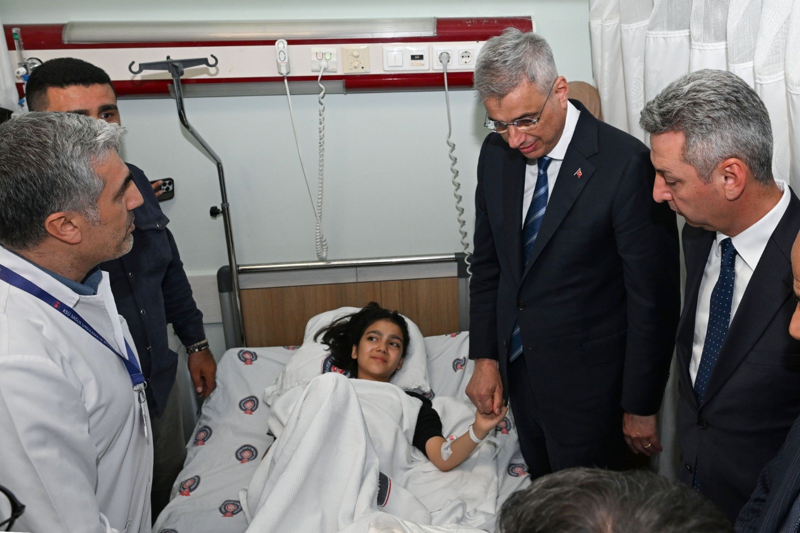 Yaralı Öğrencileri Ziyaret Etti