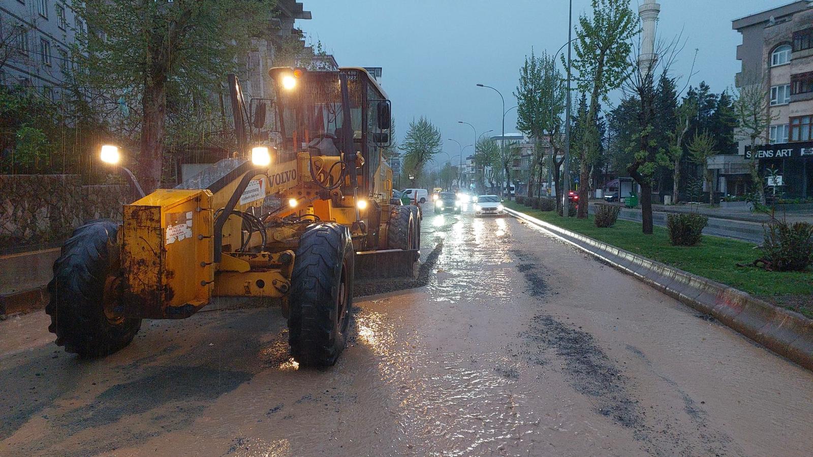 Sağanak Yağışın Getirdiği Olumsuzluklar Hızla Gideriliyor