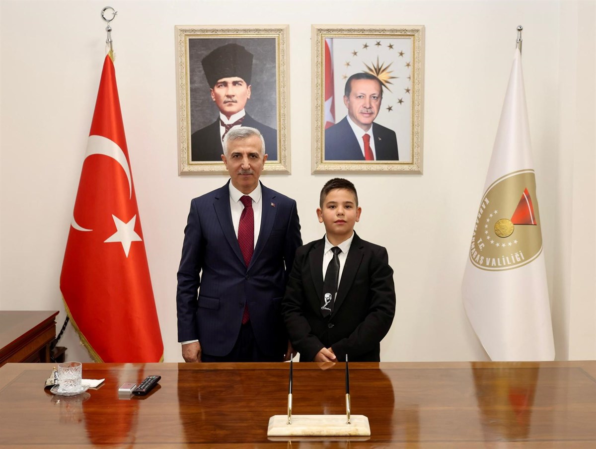 Valilik Makamı Minik Tunahan’a Emanet