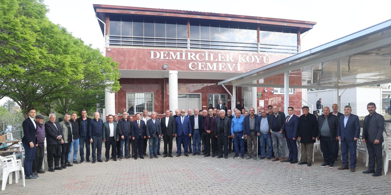 Demirciler Mahallesinde Sohbet