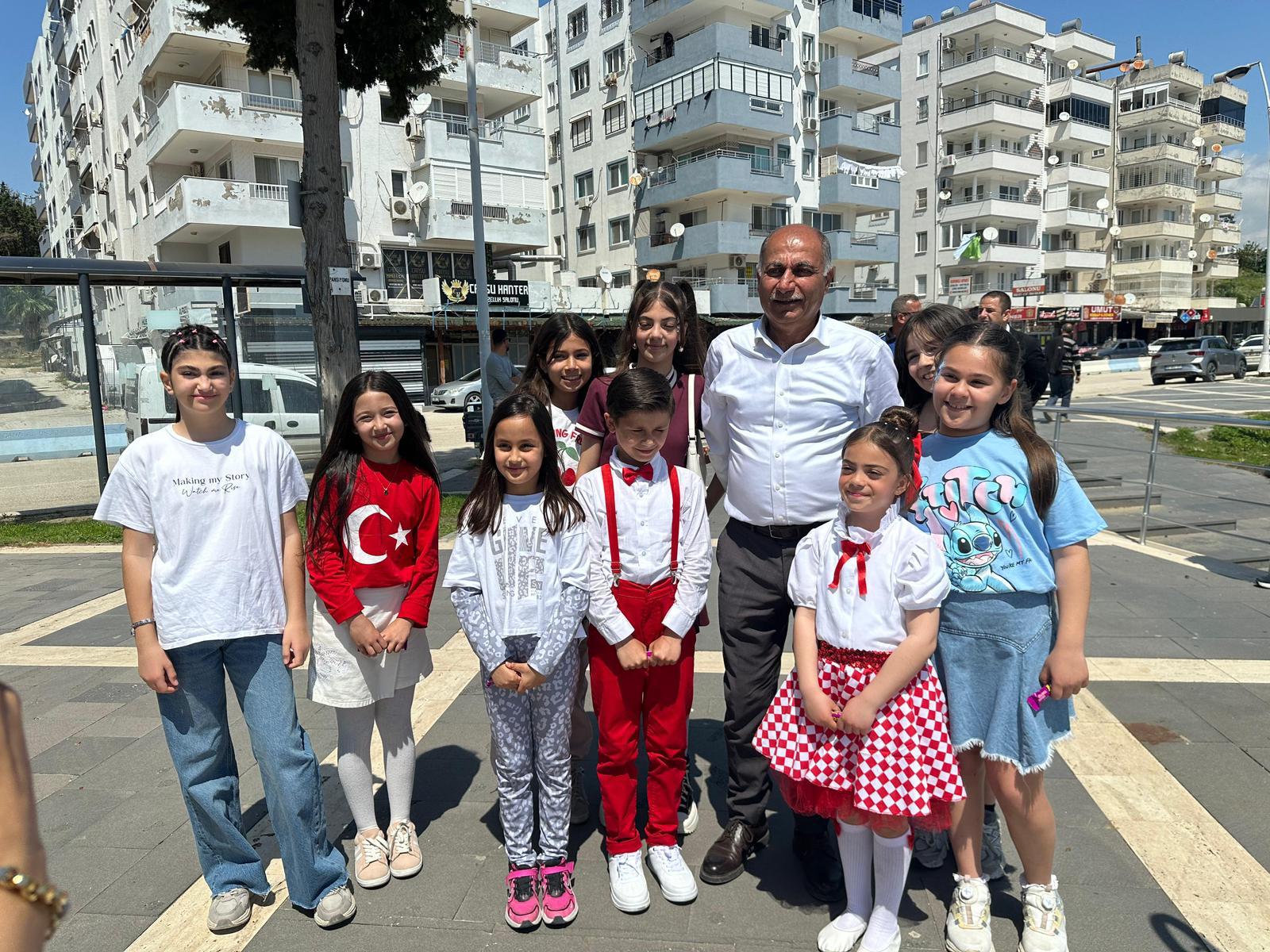 Yumurtalık’ta çocuklar için renkli kutlama