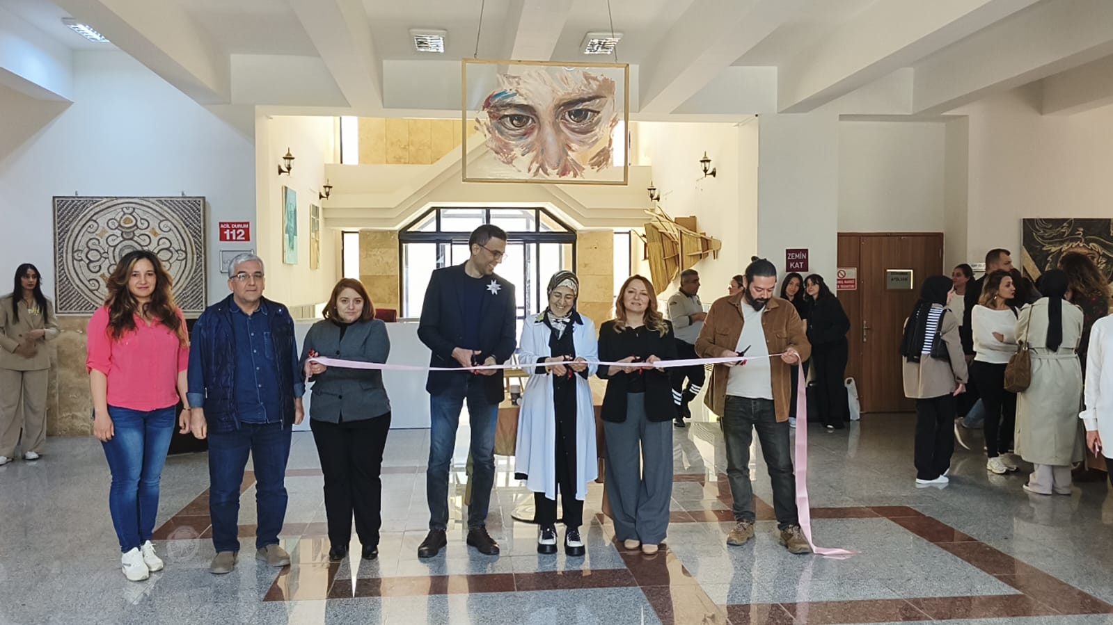 "Çizgiden Önlüğe: Bir Aile Hikâyesi" Sergisi Açıldı