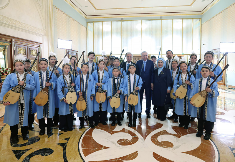 Erdoğan'ı Tamburacı Öğrenciler Karşıladı