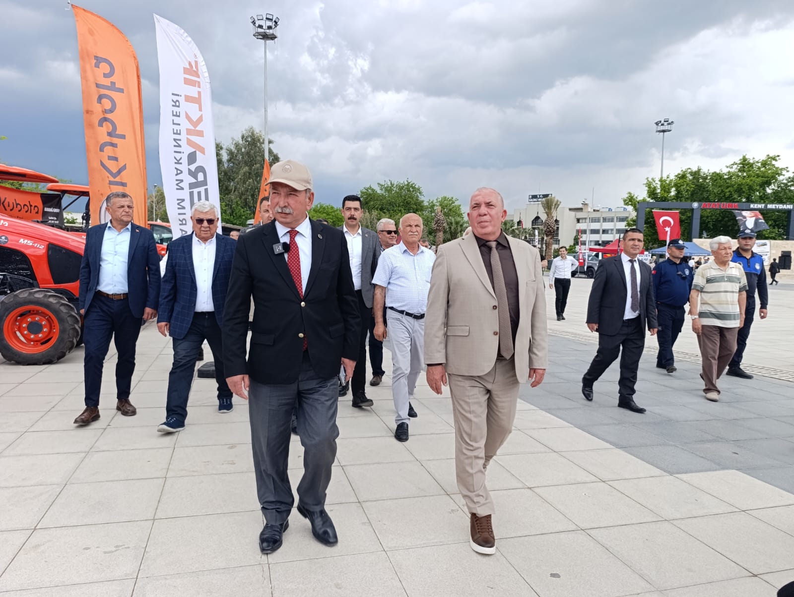 14 Mayıs Dünya Çiftçiler Günü Salihli’de Kent Meydanında Kutlandı