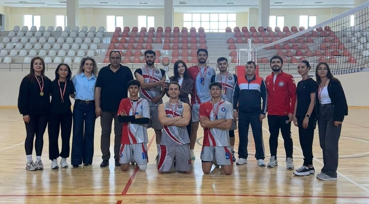 19 Mayıs Gençlik Haftası Voleybol Turnuvası Tamamlandı