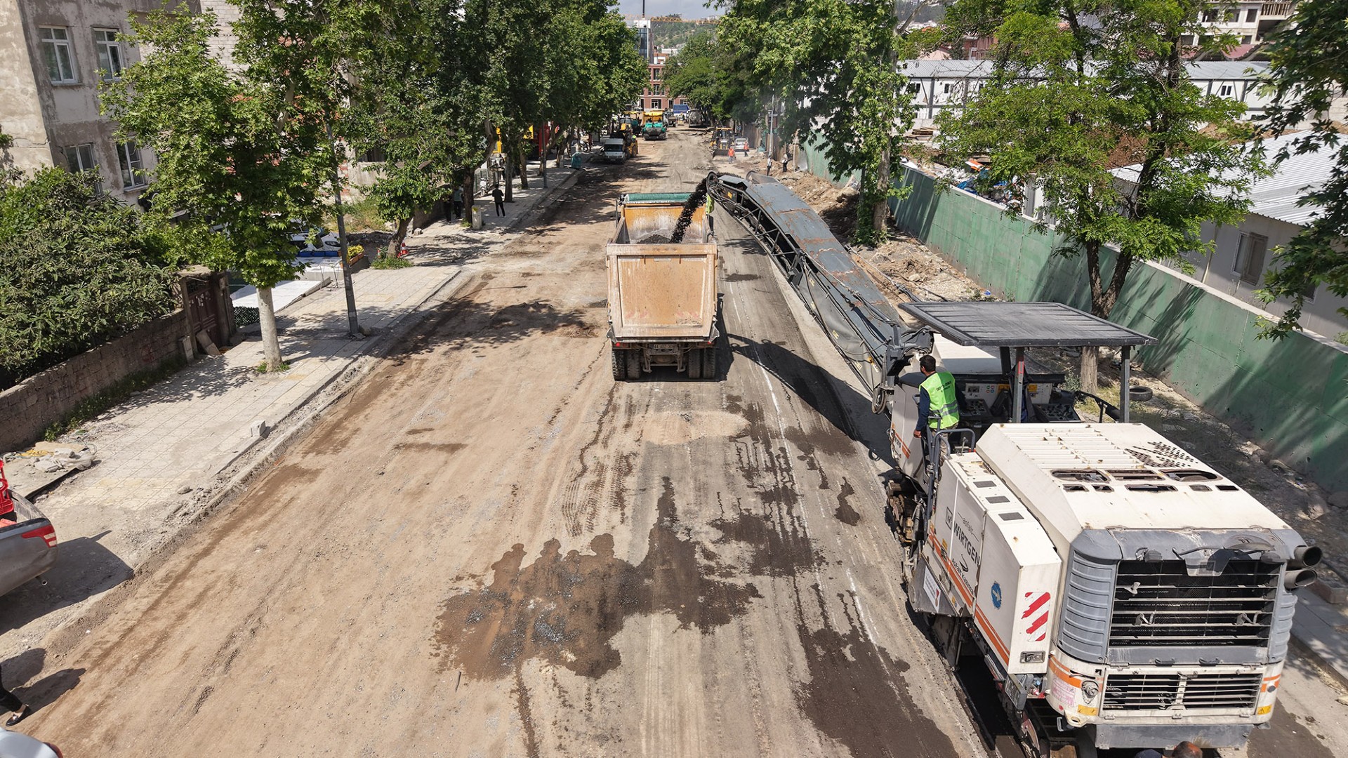 Büyükşehir, Cahit Zarifoğlu Caddesi’nde Kapsamlı Yenileme Çalışması Başlattı