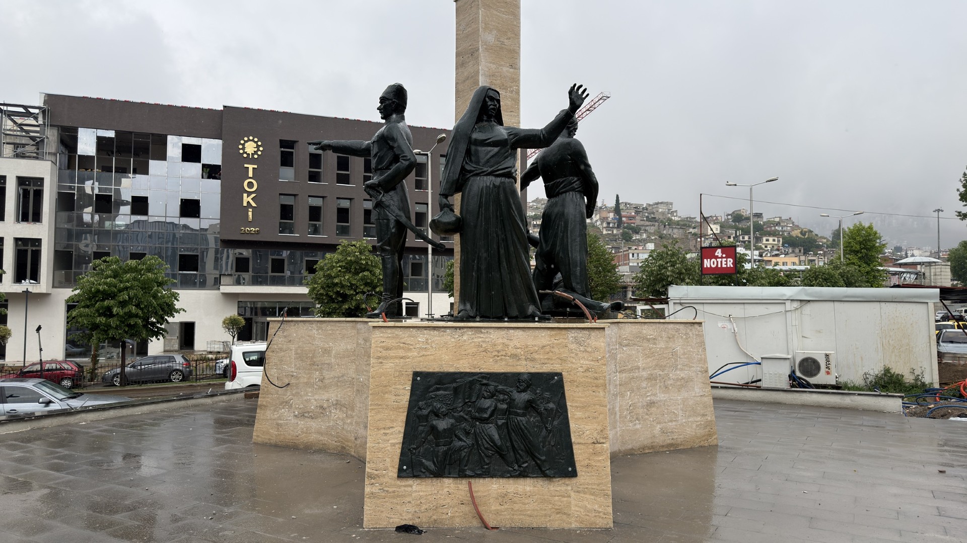 Kıbrıs Meydanı’ndaki Anıt Yeniden Ait Olduğu Yerde