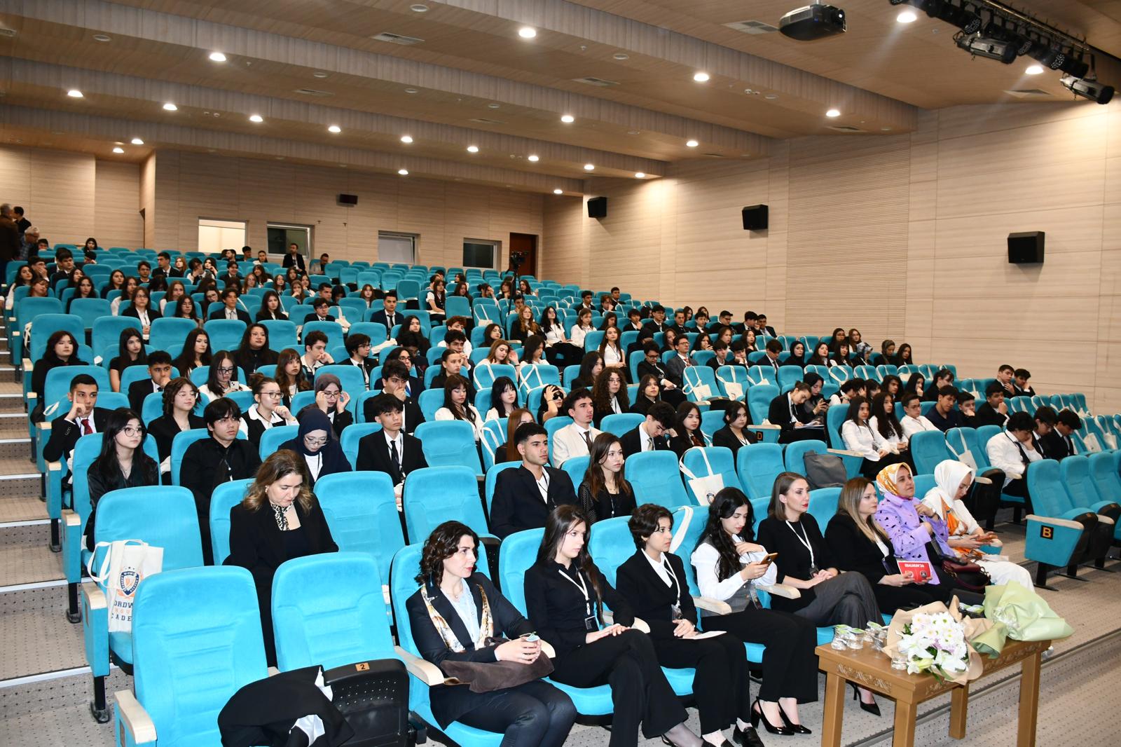 ERDEM BAYAZIT ANADOLU LİSESİ