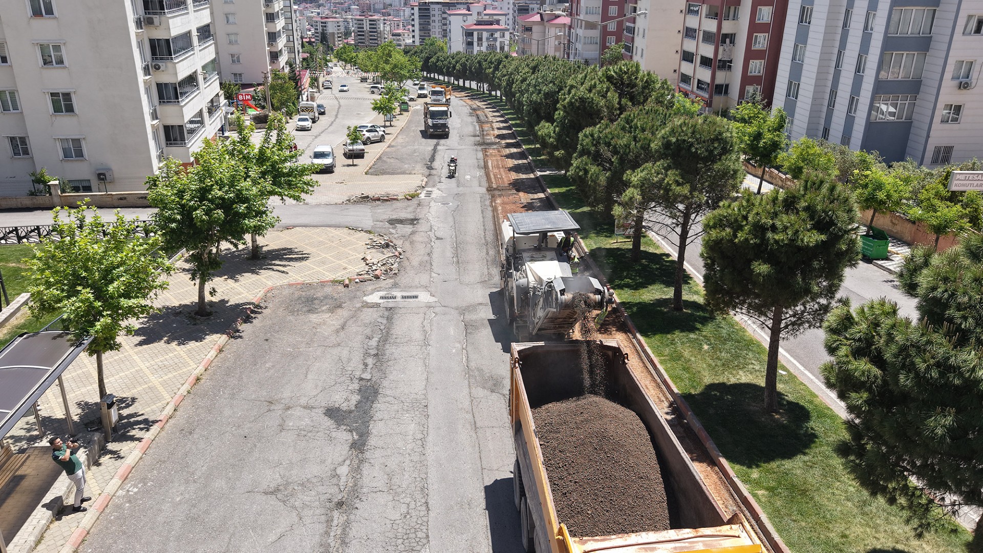 Ahır Dağı Caddesi’ni Asfalta Hazırlıyor