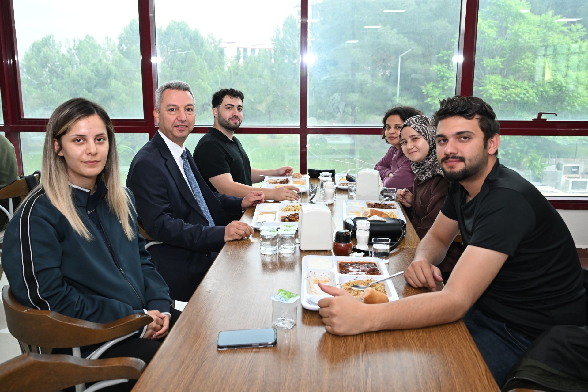 Rektör Öğrencilerle Aynı Sofrada Buluştu