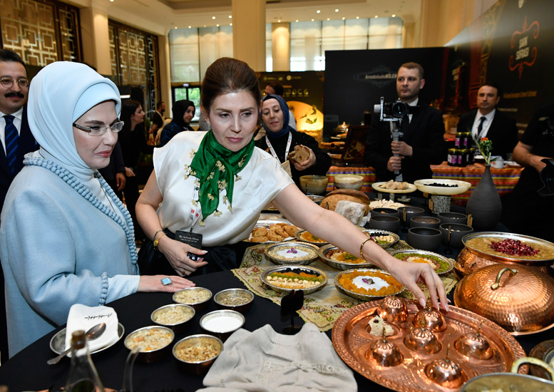 Emine Erdoğan, “Bir Sofrada Miras” programına katıldı