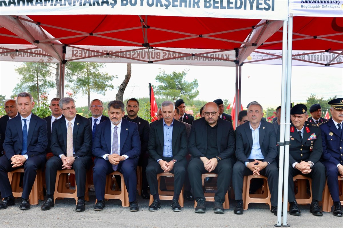 Vali Ünlüer Şehitleri Ziyaret Etti