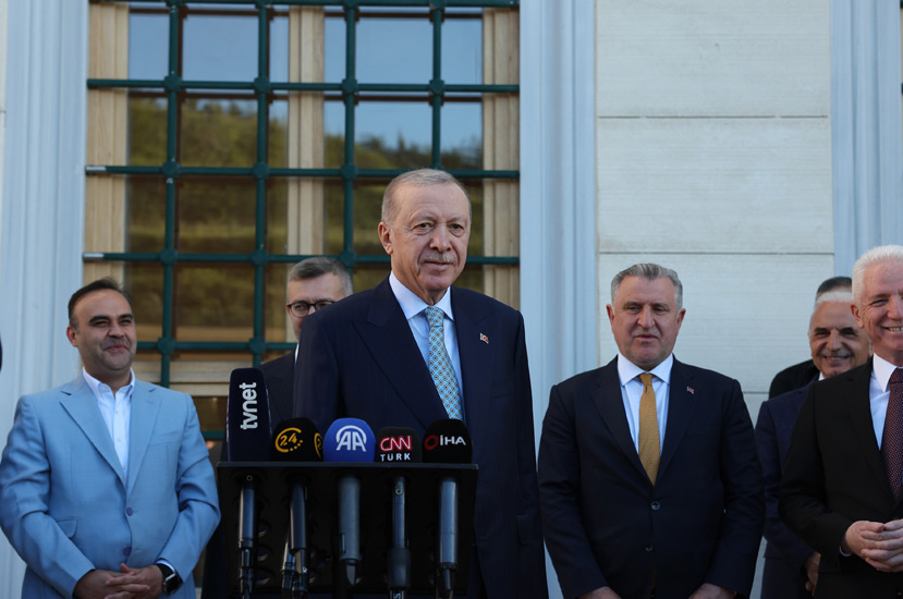 Cumhurbaşkanı Erdoğan, bayram namazını Büyük Çamlıca Camii'nde kıldı