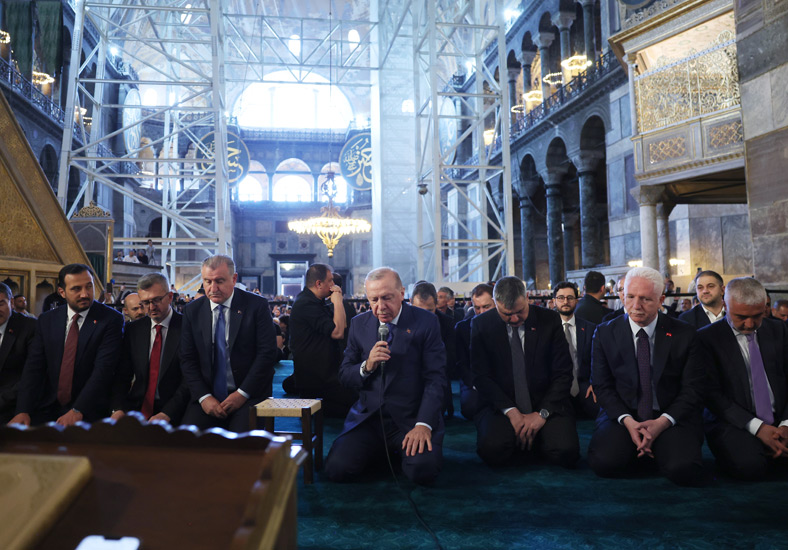 Cumhurbaşkanı Erdoğan, Cuma namazını Ayasofya-i Kebir Cami-i Şerifi'nde kıldı