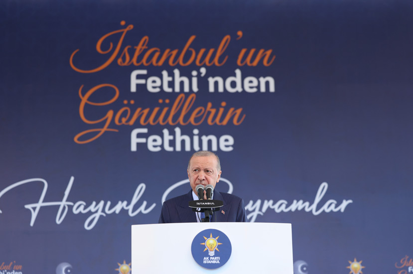 “İstanbul'un fethi, tahrip edilen bir şehrin imarıdır, hayat bulmasıdır”