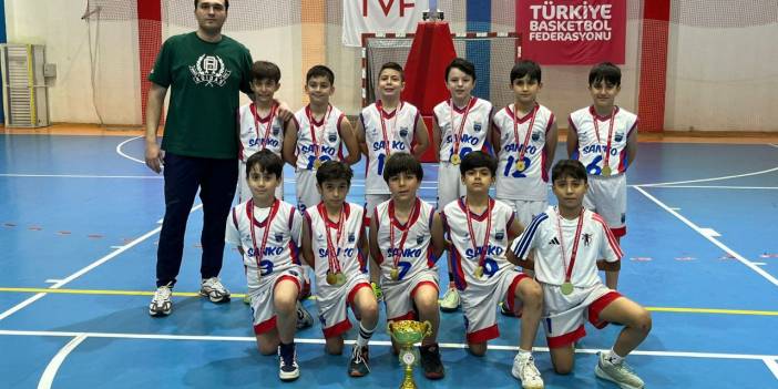 SANKO OKULLARI MİNİK ERKEK BASKETBOL TAKIMI ŞAMPİYON OLDU