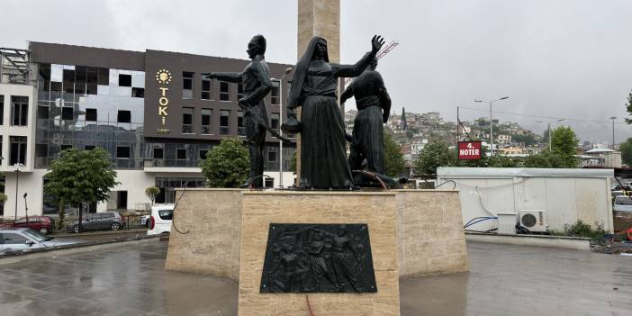 Kıbrıs Meydanı’ndaki Anıt Yeniden Ait Olduğu Yerde