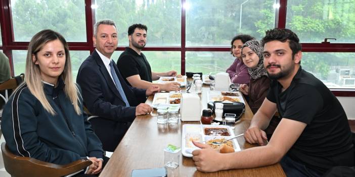 Rektör Öğrencilerle Aynı Sofrada Buluştu
