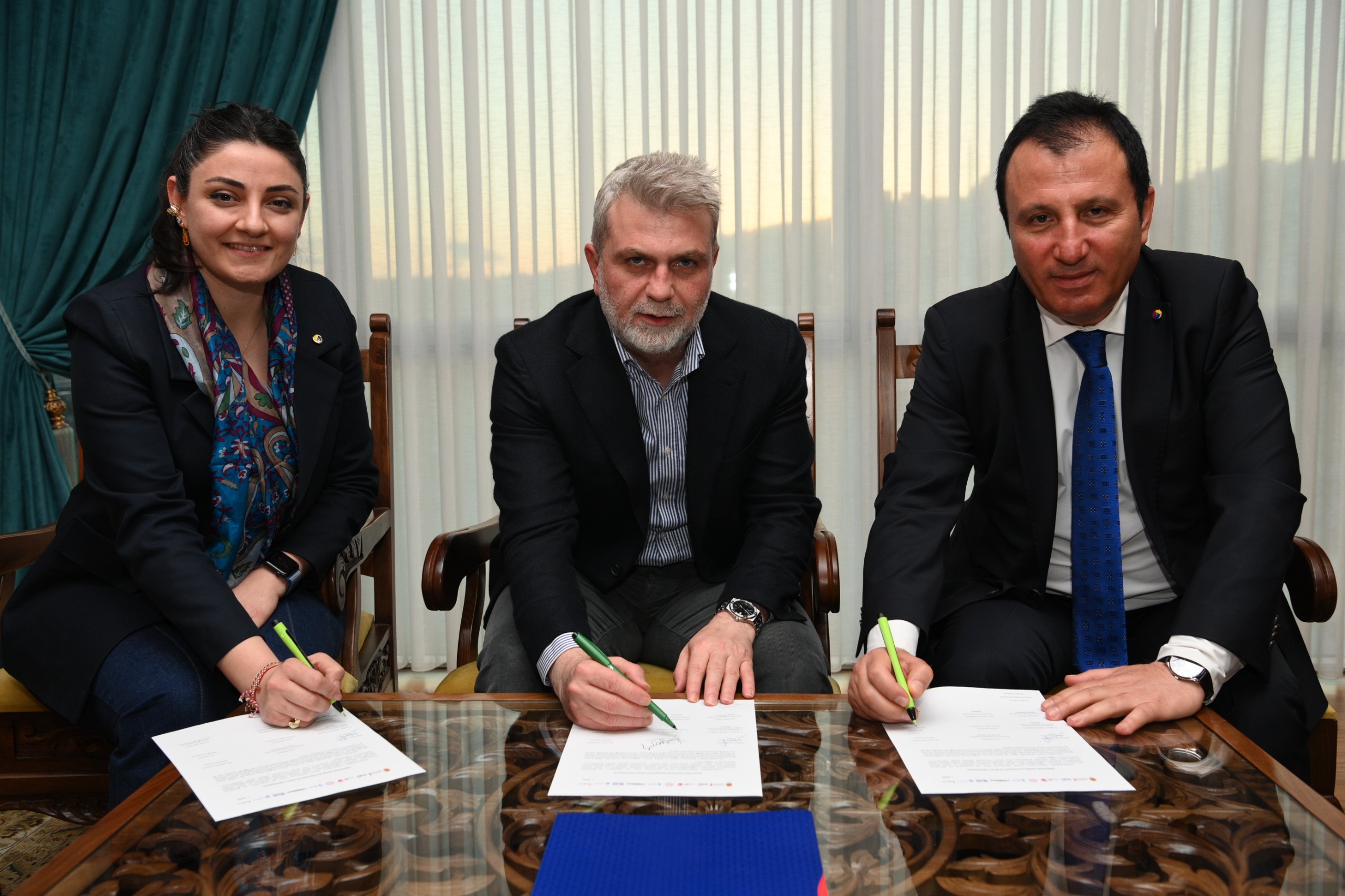 sanayi-kadin-eli1.jpeg