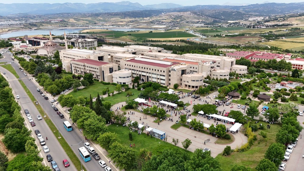 ksu-bahar-sergi-alani.jpg