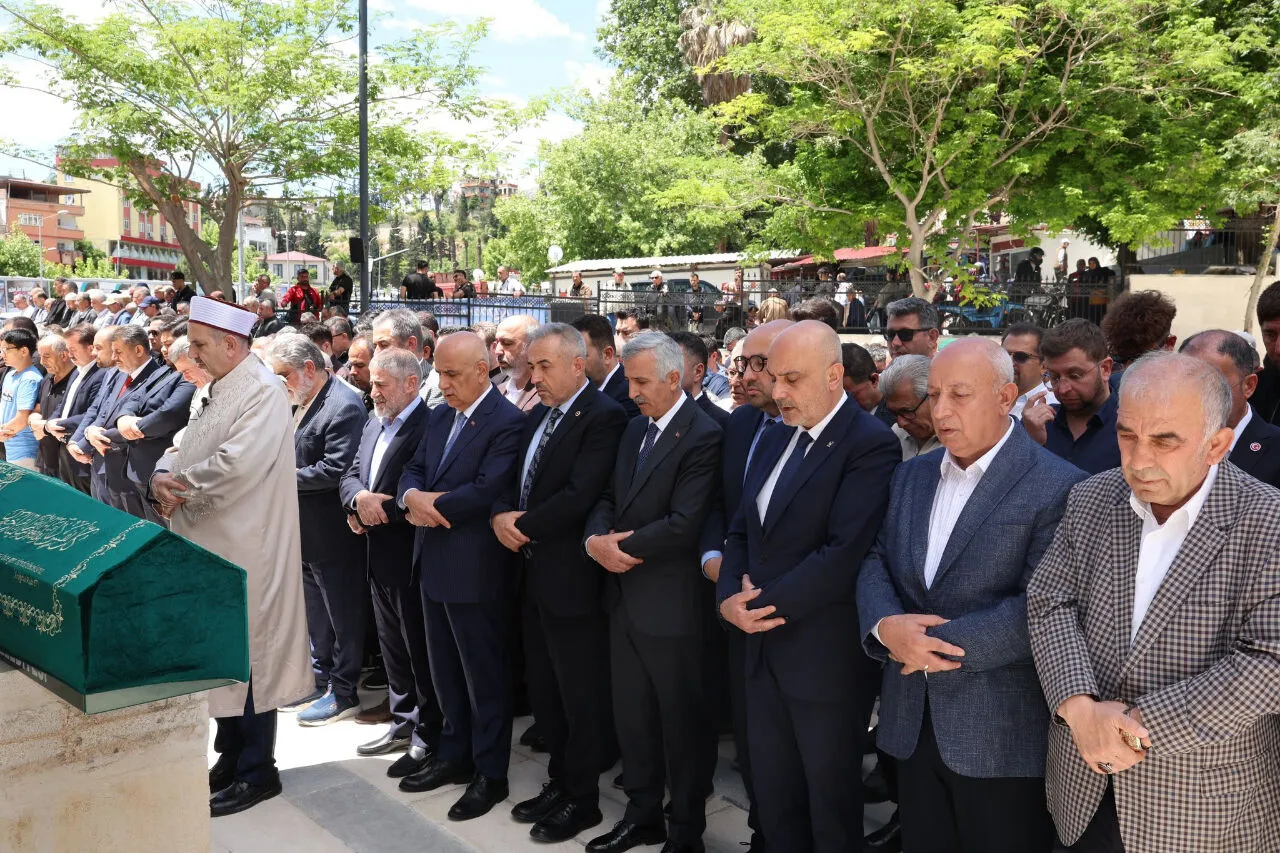 haci-ali-ozal-cenaze-3.webp