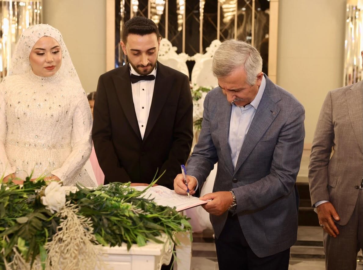 bakan-kayinbaa1.jpg