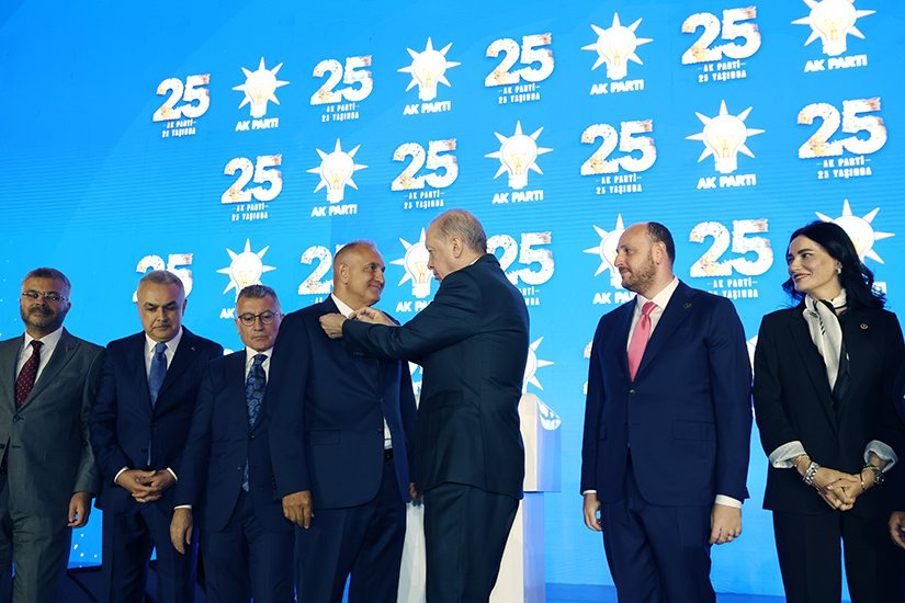 ak-parti-25-2-001.jpg