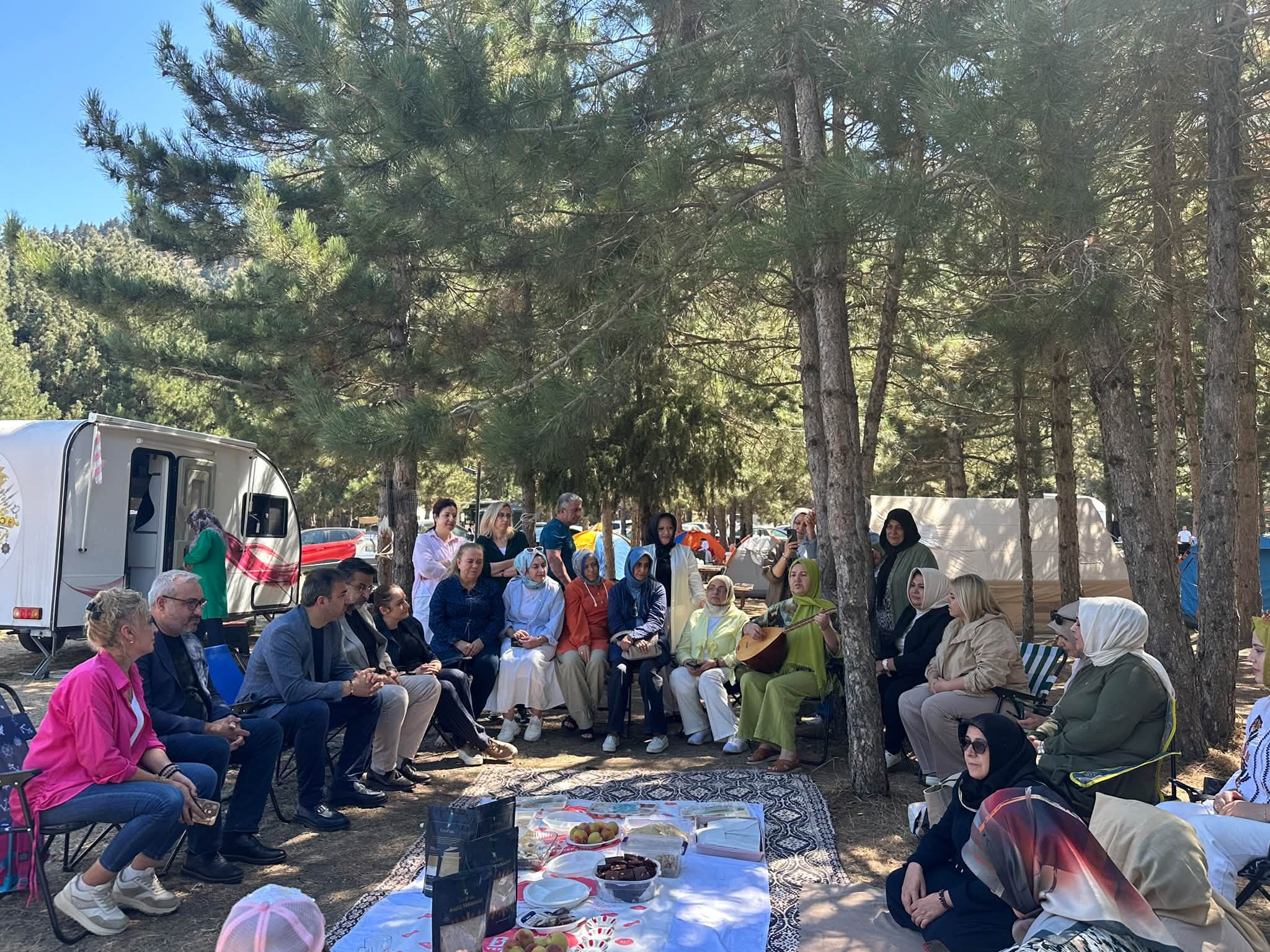 baskonusta-ak-parti-3.jpg